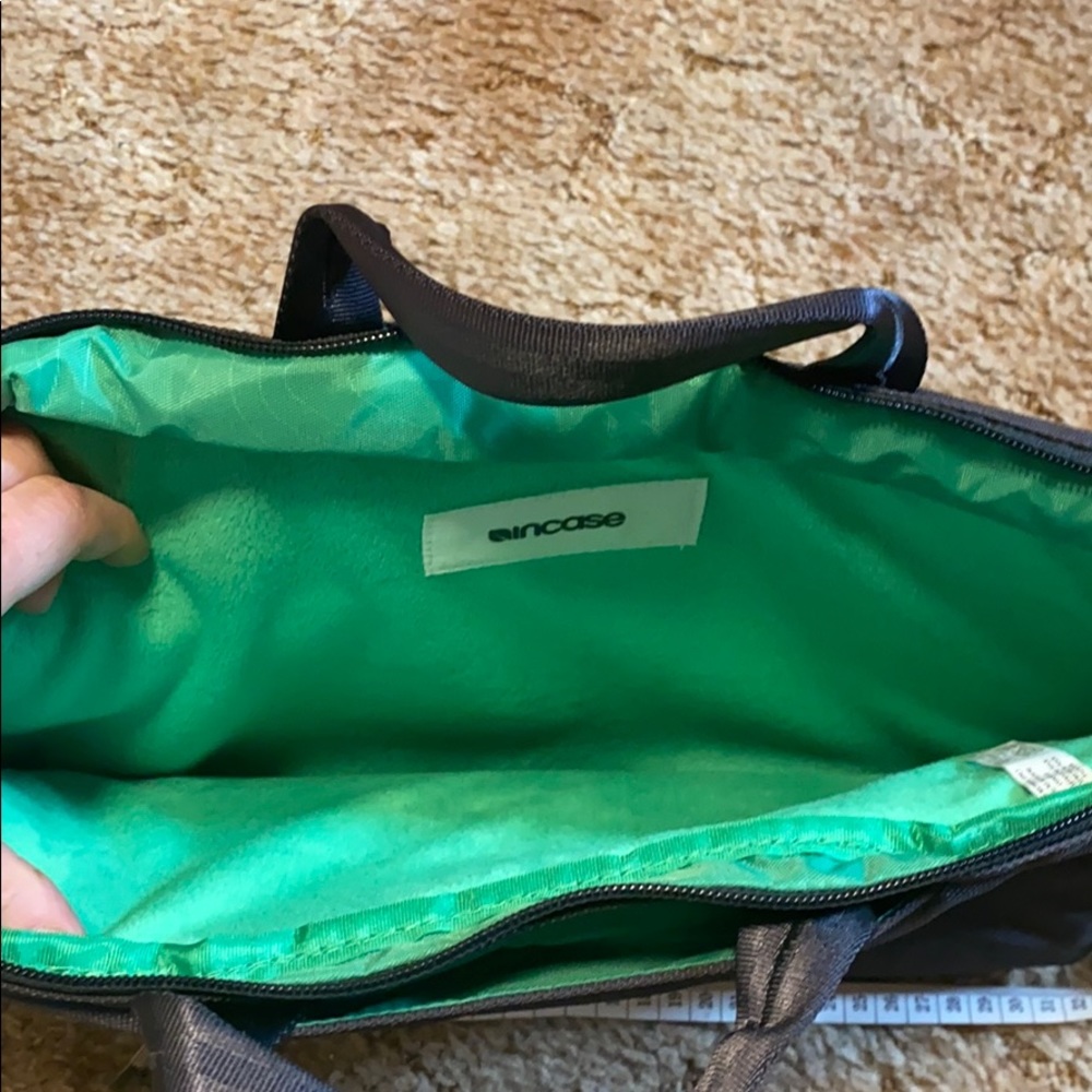 Incase laptop case - Picture 2 of 6
